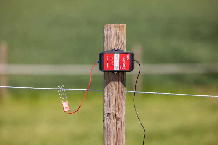 AKO Smart Satellite Zaun- und Batterieprüfer